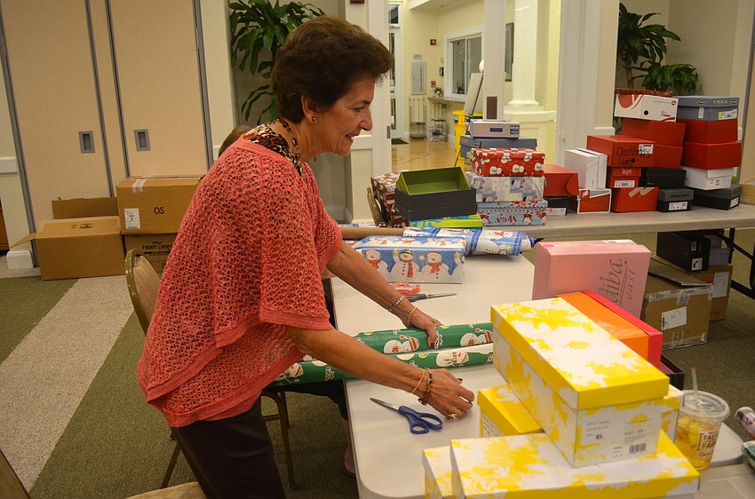 Anita Sabato plans her wrapping strategy.