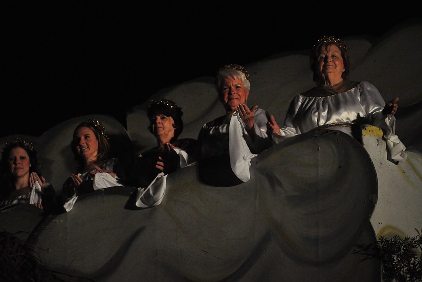 A host of angels sing about Jesusâ€™ birth.