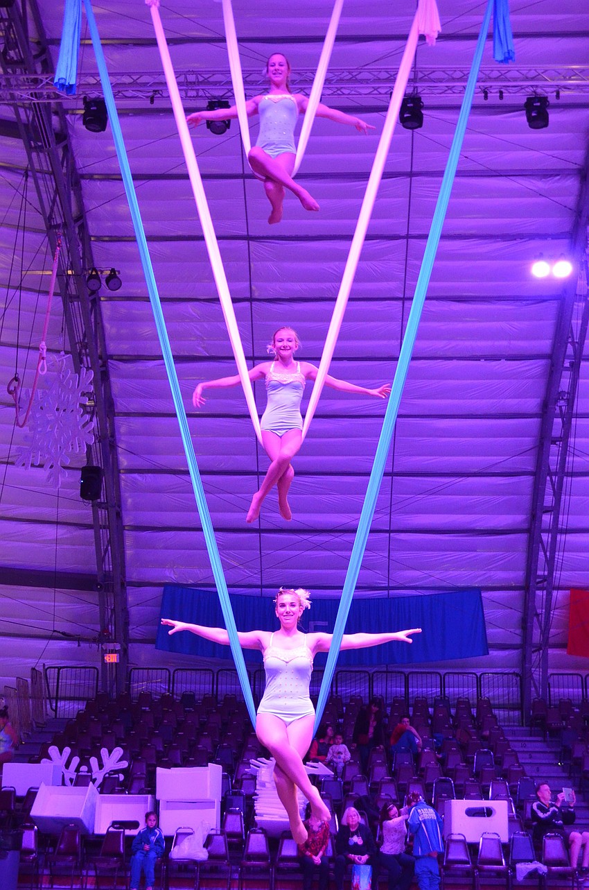 Sailor Circus performers