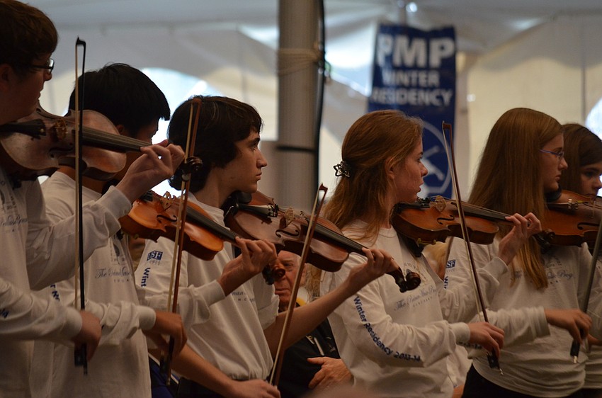 PMP/Suncoast Super Strings await their cue from Itzhak Perlman