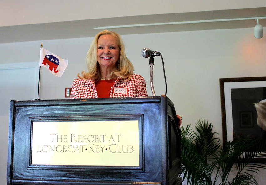 Phyllis Black welcomes attendees and makes general club announcements before lunch.