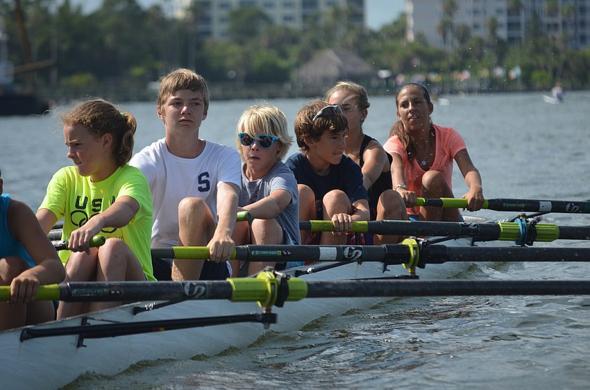Emma Shelton, Cian Graue, Ryan Ferace, Julian Wilberding, Emma Johnson and Gabby Munoz work together to beat the opposing boat.