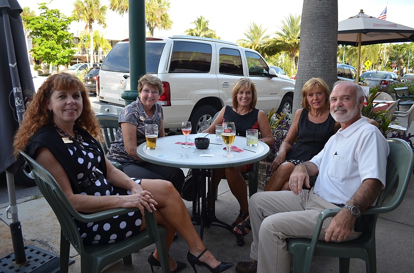 Laurie Pike, Barbara Wright, Allie Hueter and Donna and Steve Zook