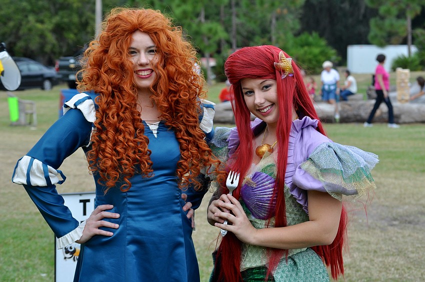 The Little Mermaid and Brave princesses swing by to say hello.