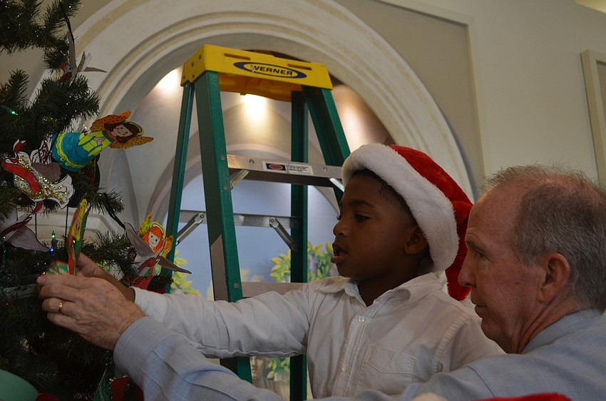 Deâ€™Shun Taylor picks the perfect spot with the help of Court Administrator Walt Smith.