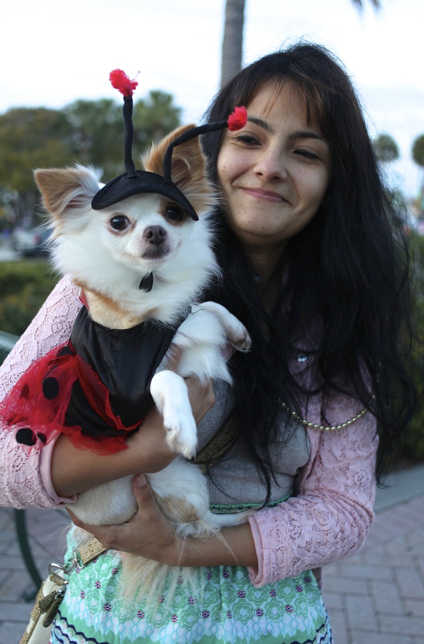 Jennifer Roa and her chihuahua, Roxie