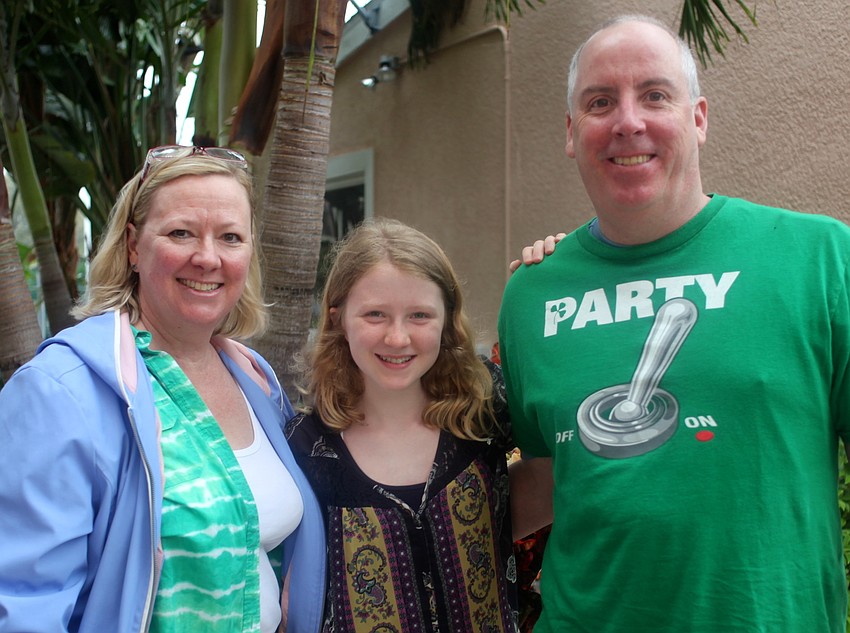 Erin Strachan poses between her mother, Elan, and her father, Graham, during the event.