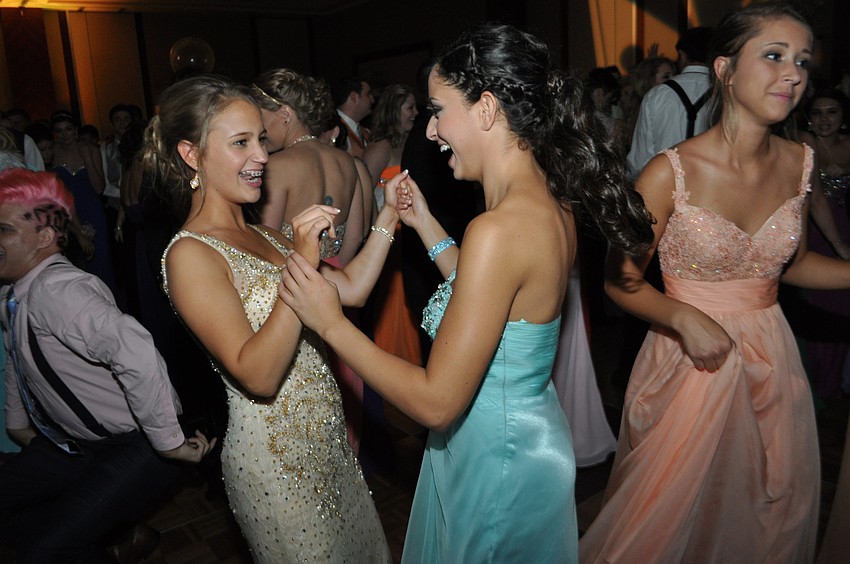 Halen Rach and Remee Farah dance without their dates.