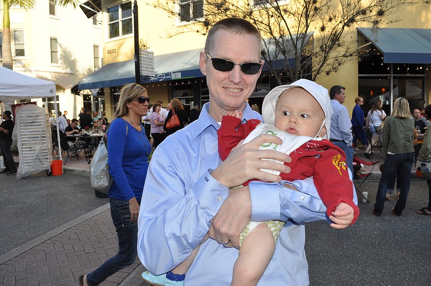 Ron Smith and his son, Sackett, looked forward to eating deep-dish pizza.