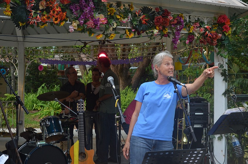 Jolie McInnis thanks the Laurel Park Neighborhood Association for all of their hard work.