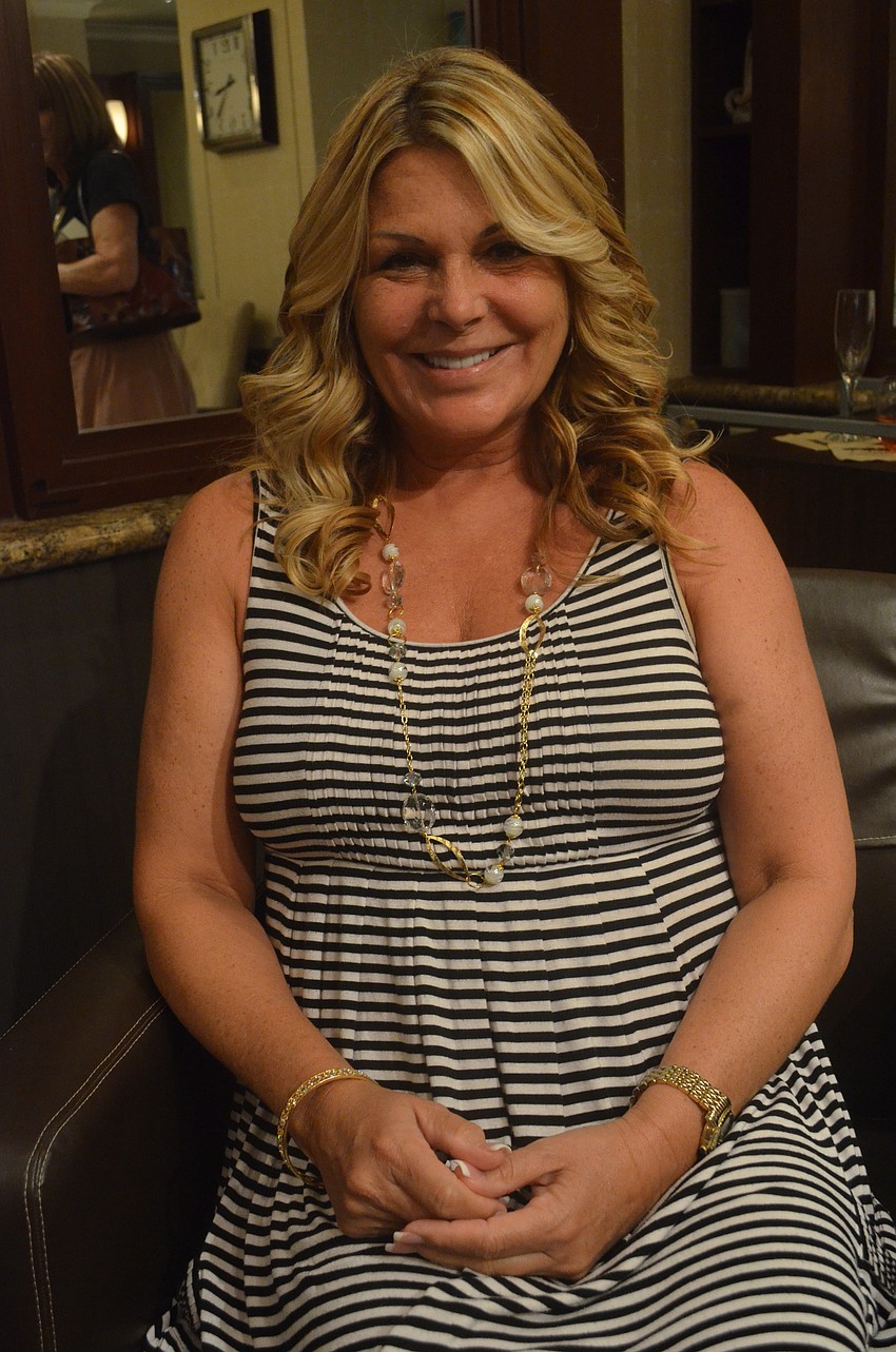 Hairstylist Raquel Ruiz curls Robyn Collinsâ€™s hair. She teaches ladies to avoid curling the ends so they donâ€™t get damaged.