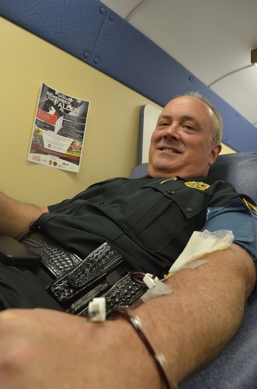 Col. Steve Burns donates blood to Badges.