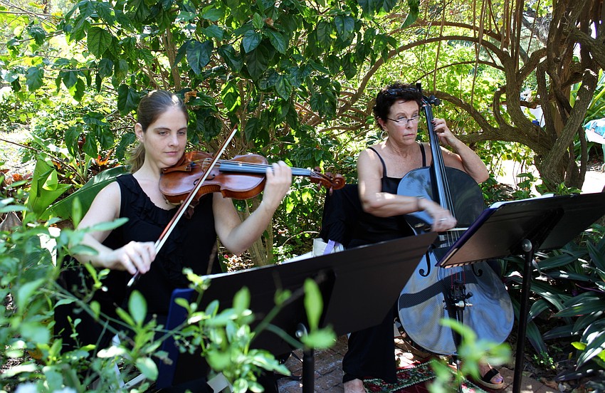 Nicole Rawley and Lucia Barrett, Romanza Strings