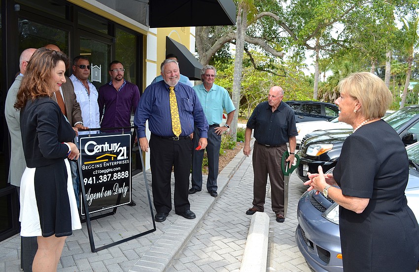 Gail Loefgren, the president of the Longboat Key Chamber of Commerce, welcomes the Beggins Century 21 agents to the island.