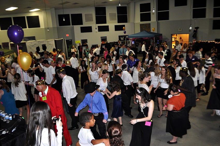 Hundreds of people had fun dancing at the Night of the Stars prom.