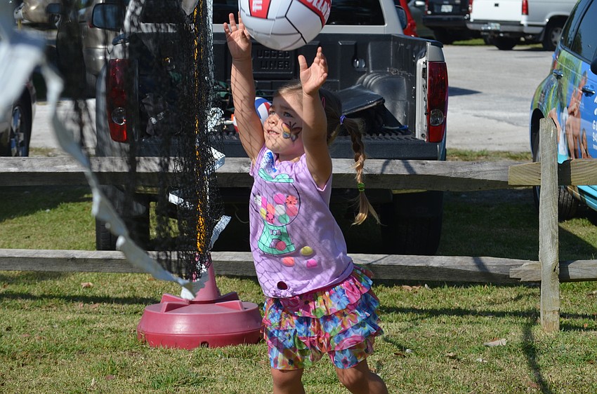 Makenzie Poppa plays volleyball.