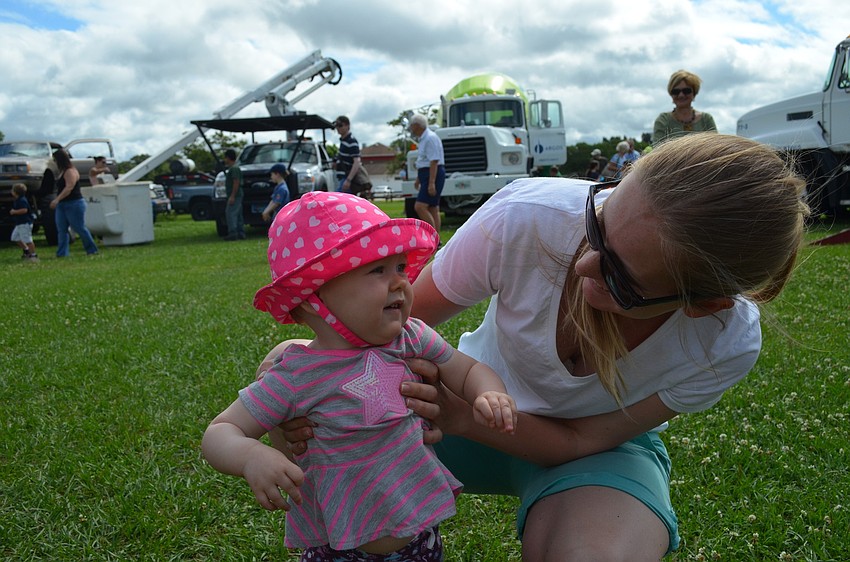 Ella and Kristinae Langaunet