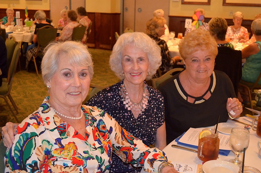 Betty Hughes, Nancy Thorfinnson and Ruby Fischer make new friends.