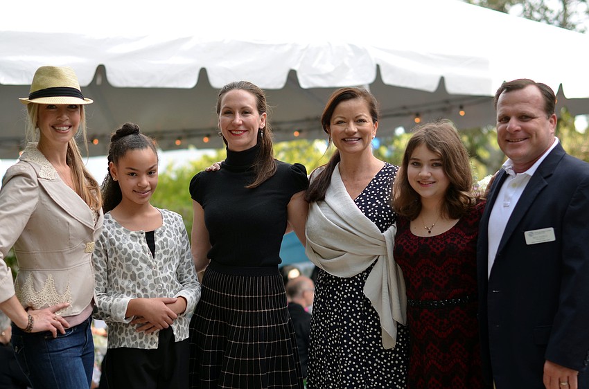 Co-Chair Kristy Cail, Rachel Bennett, Co-Chair Sarah Massey, Co-Chair Jonna Keller, Hannah Ford and Bill Sadlo