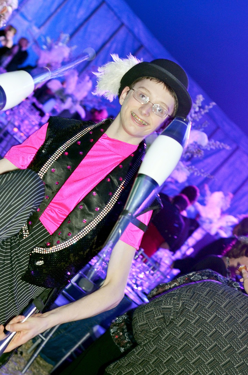 Owen Leonard juggles at the 2015 Circus Gala.