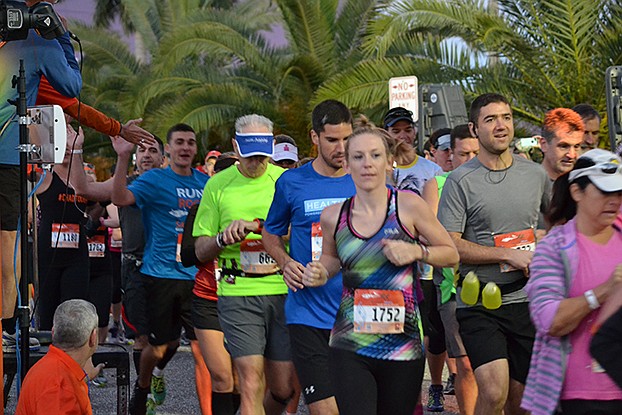 020815-MusicHalfMarathon-Start