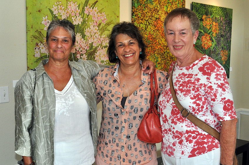 Sisters Elena and Luisa De La Ville with Eloise Malinksy