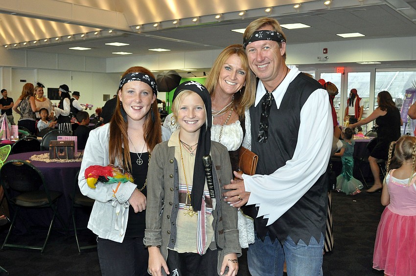 Zoe, Sophie, Karin and Bart Leereveld