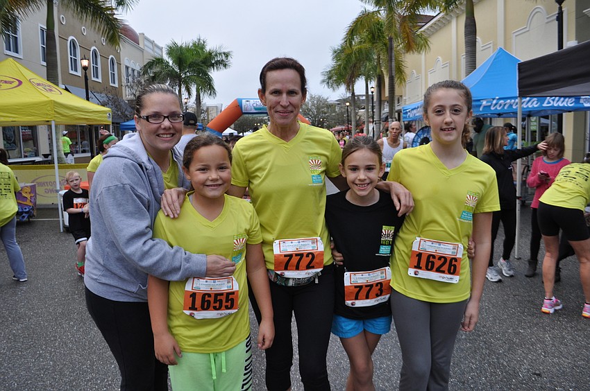 Heather Romano, Ella Romano, Teresa Cook, Skyler Cook and Hayden Rimmer support Rowlett Elementary.