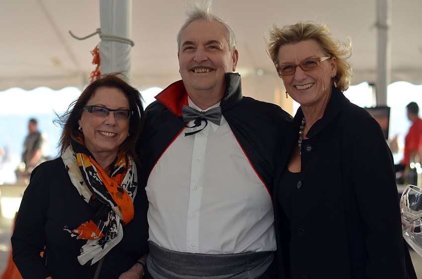 D'Arcy and Ray Arpke with Lynn Christensen