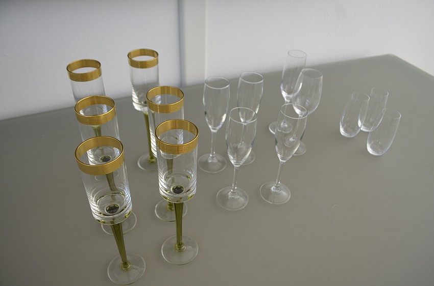 Guests were given the option to drink from several different sparkling wineglasses.