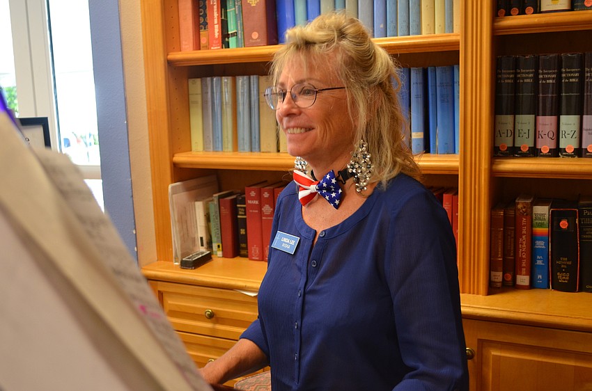 Linda Miska provided music on the piano.