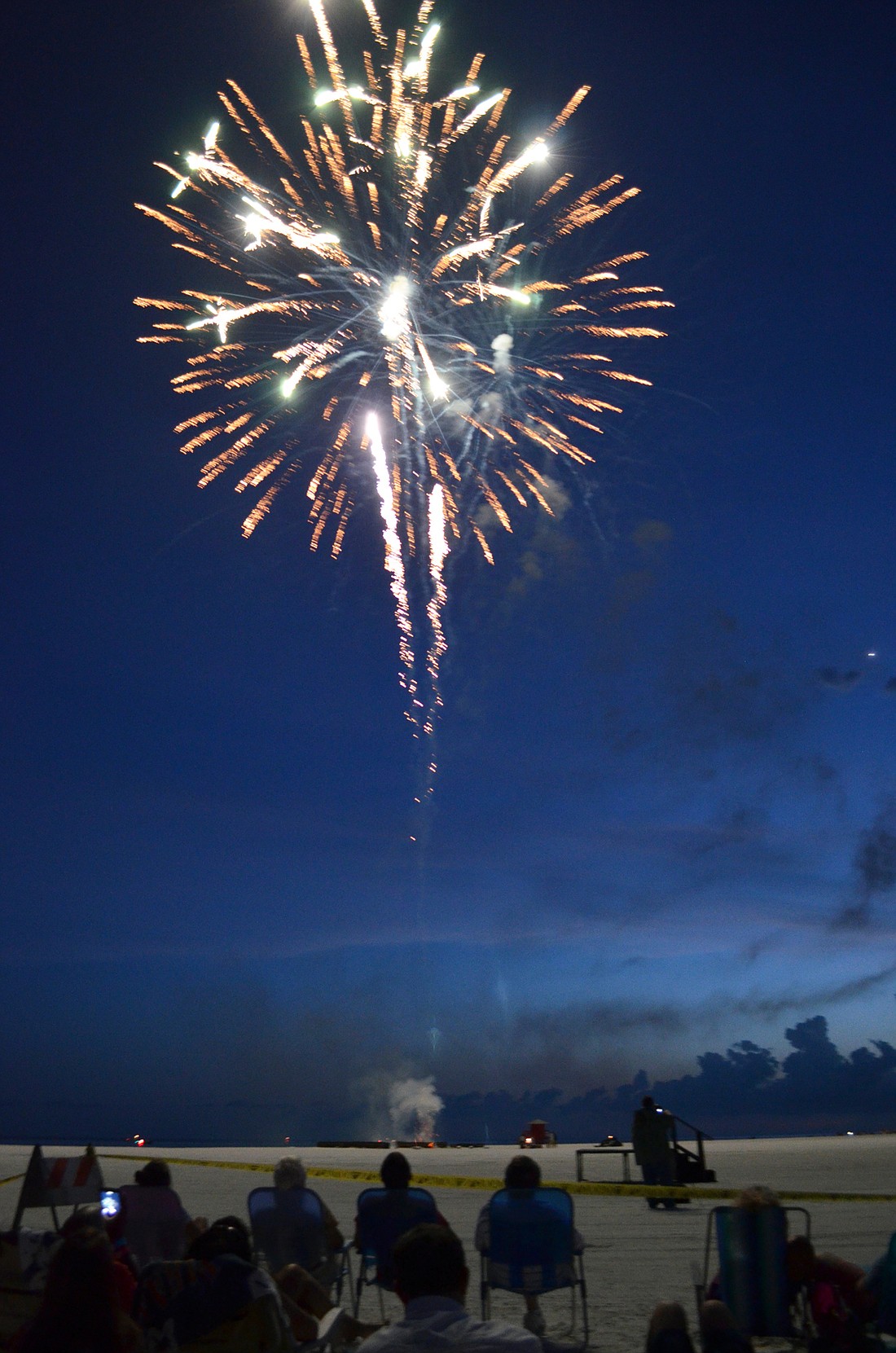 Your Observer Photo Thousands gathered on Siesta Key Beach to watch