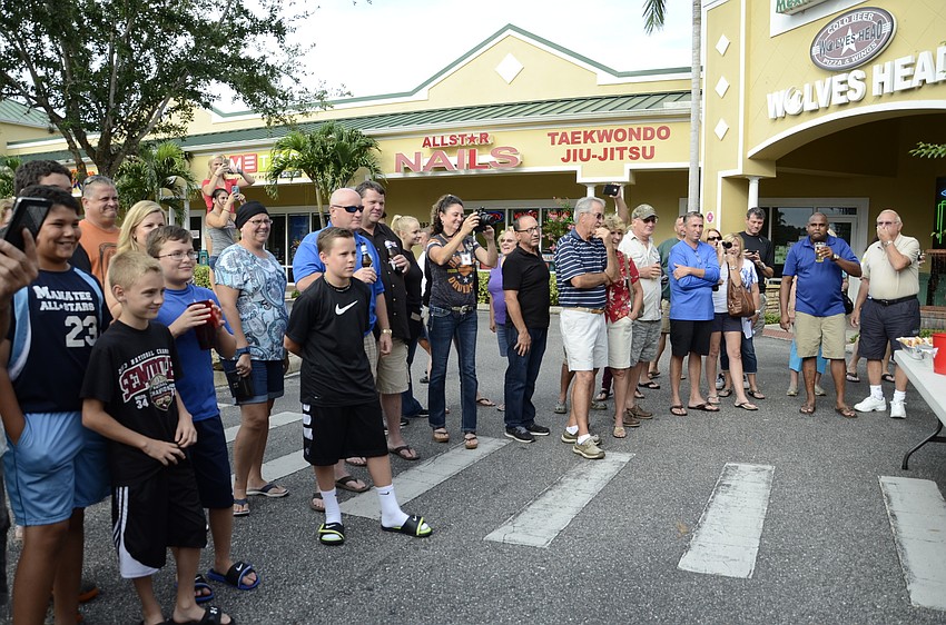The restaurant's patrons gathered around the table to cheer on the competitors.