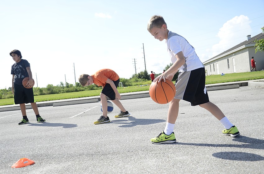 Donovan Witte dribbles through his legs.