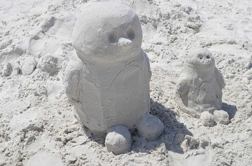 A mom and baby penguin.