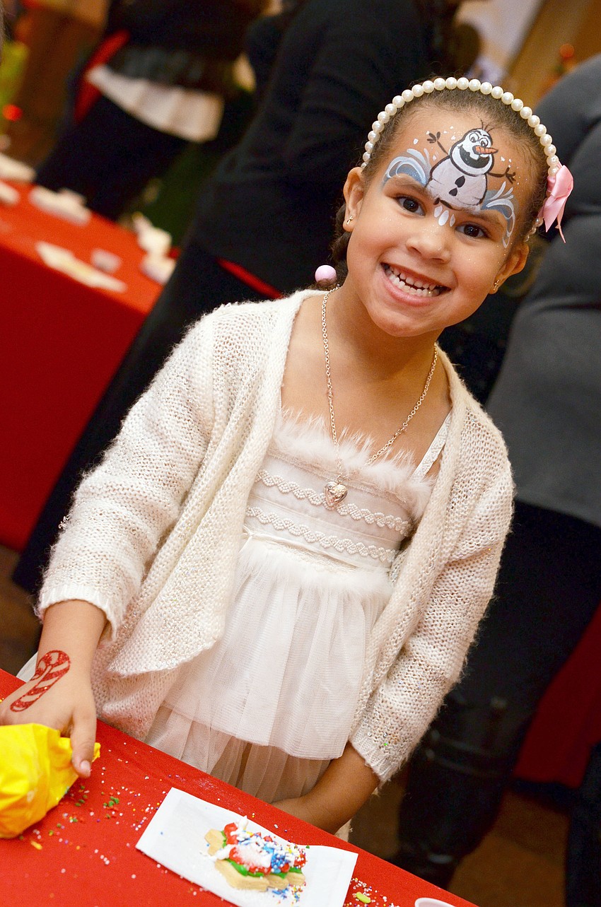Neveah Crews decorates a Christmas cookie at Christmas in Candyland.