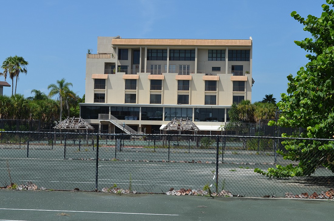 When will the Colony Beach & Tennis Resort be razed and rebuilt? Five years since its closing, there's no easy answer.