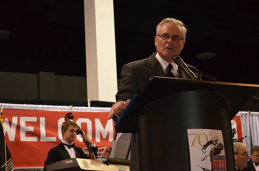 Danny Bilyeu gives the invocation for the event and thanks veterans for their contributions.