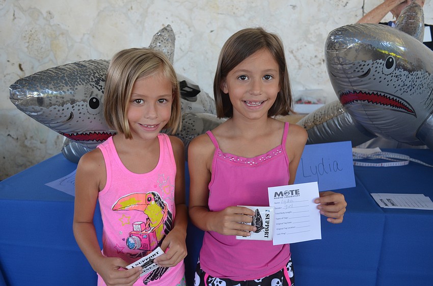 Rhiesa Scholtz, 7, with sister, Anjanise, 8