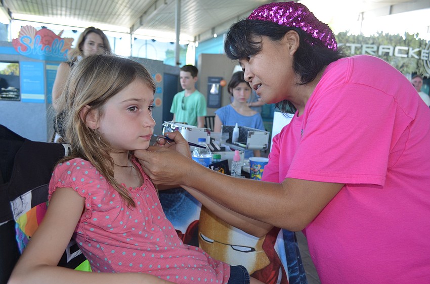 Akiko Campbell face paints Rebecca O’Ryan, 7