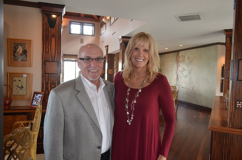 Tour guides Vice Mayor Jack Duncan and Nancy Denton