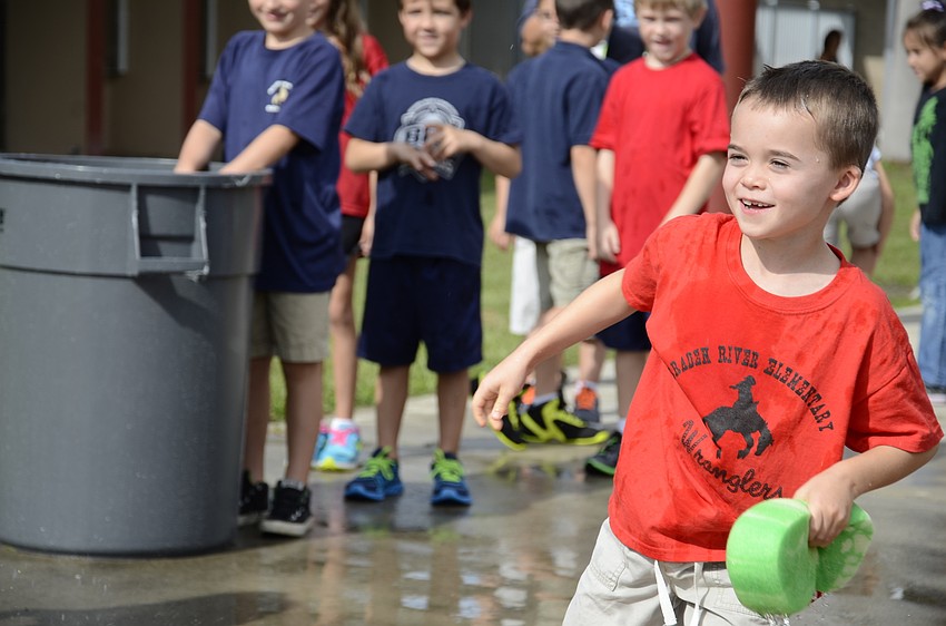 Avery Fulk gets ready to throw a sponge.