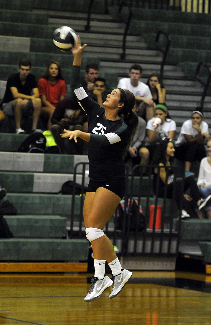 Junior Kahlee York serves the ball during the first set.