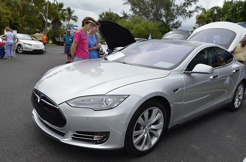 Lilian Saul and Ilona Mallon look at a Tesla model.