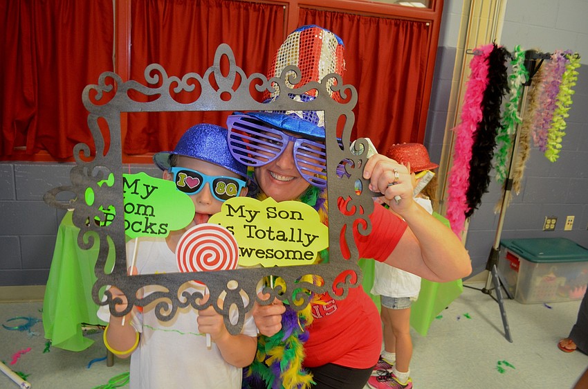 Addison and Dani Thompsen sport 