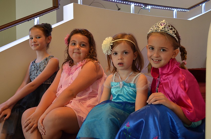 Julie Foy, AnneliseKummer with Charlotte and Hadley Noonan