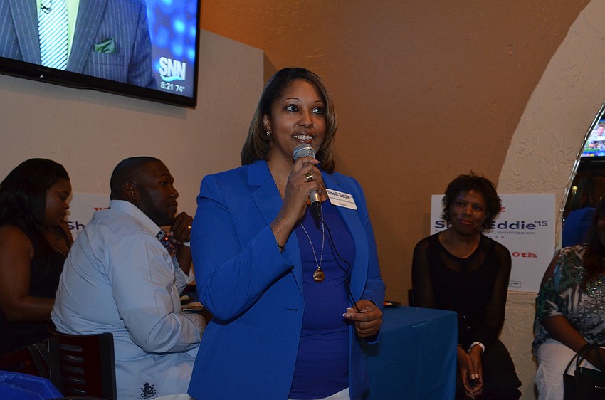 Shelli Eddie addresses volunteers and supporters at Z’s restaurant.
