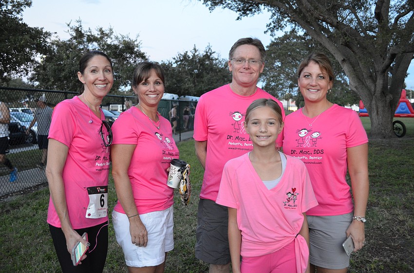 Center: Presenting Sponsor Dr. Si McAninch and his team members Marrianne Mongillo, Nancy Rolfs, Kim Cabral and Morgan Rolfs.