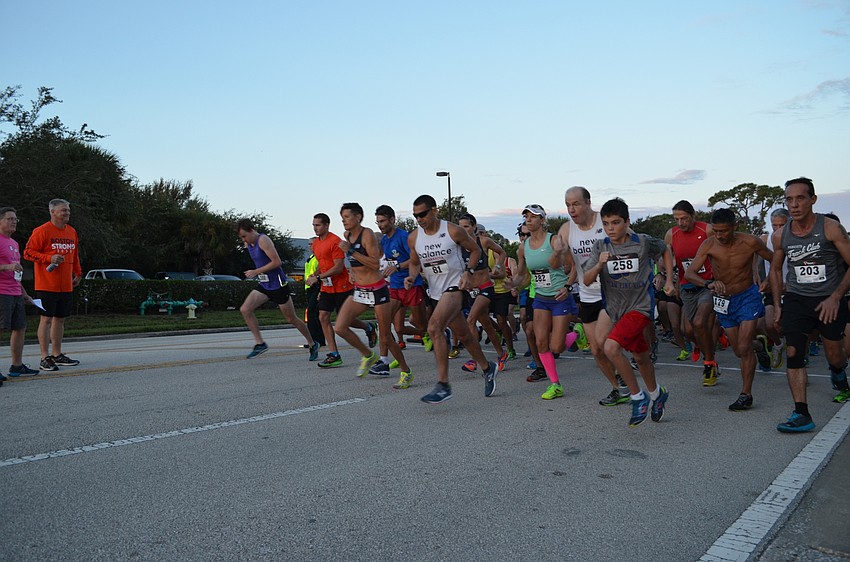 Runners at the start of the 7K around 7:30 a.m.