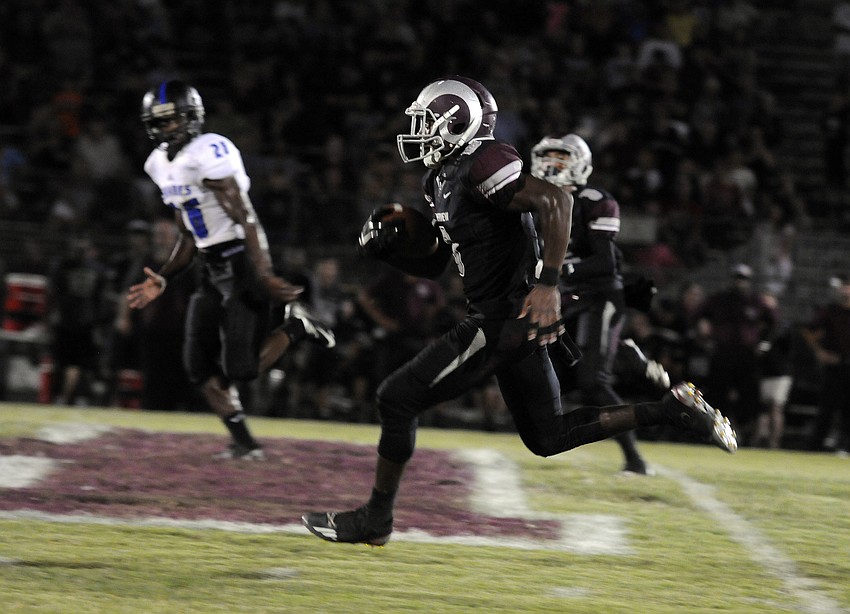 Riverview running back Areon Green races down the middle of the field for a big gain in the first half.
